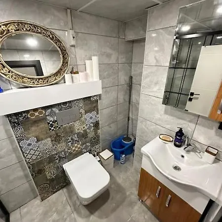 Uec Kapilarda Muhtesem 1+1 Antalya