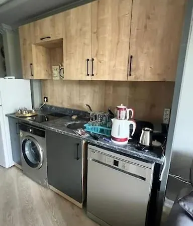 Uec Kapilarda Muhtesem 1+1 Apartament *